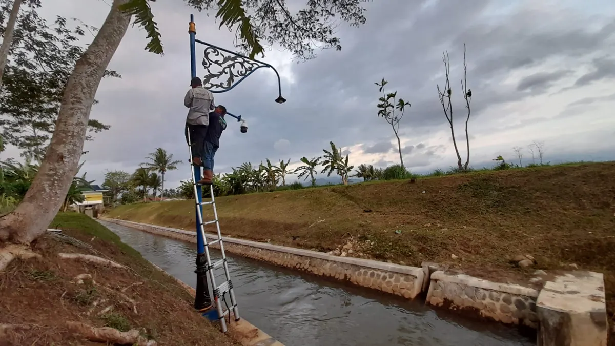 Pemasangan CCTV untuk pemantauan lokasi
