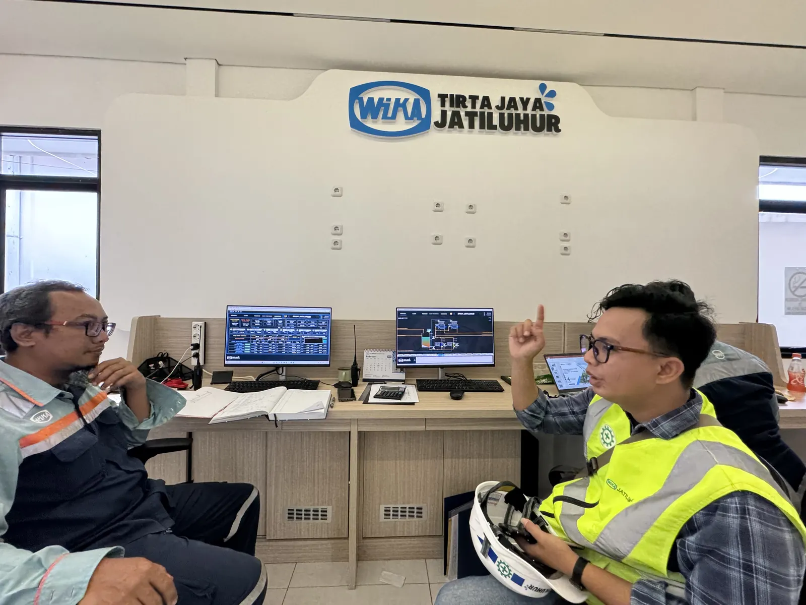 WSI engineers with client operators in a SCADA control room